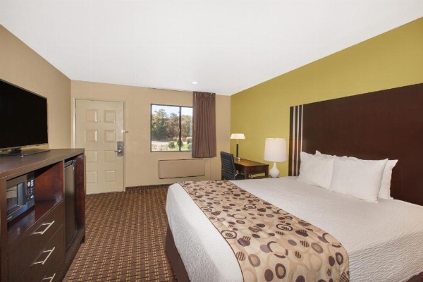 Days Inn by Wyndham San Jose Airport image 11