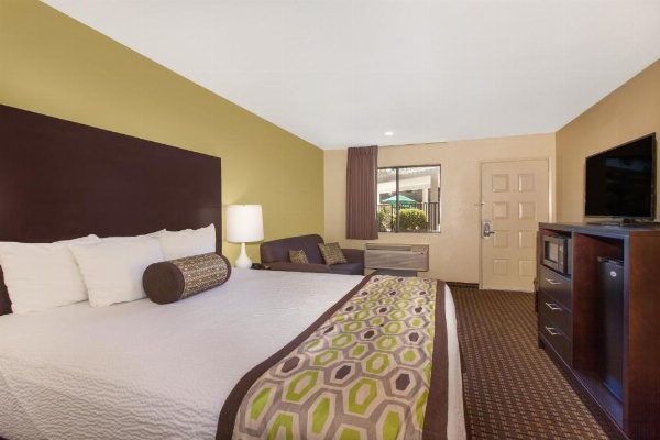 Days Inn by Wyndham San Jose Airport image 16