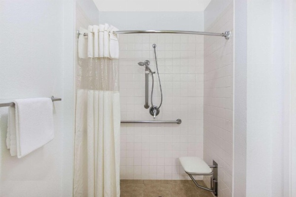 Days Inn by Wyndham San Jose Airport image 39