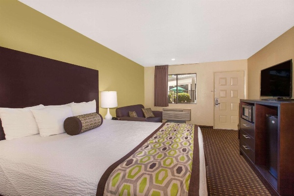 Days Inn by Wyndham San Jose Airport image 4